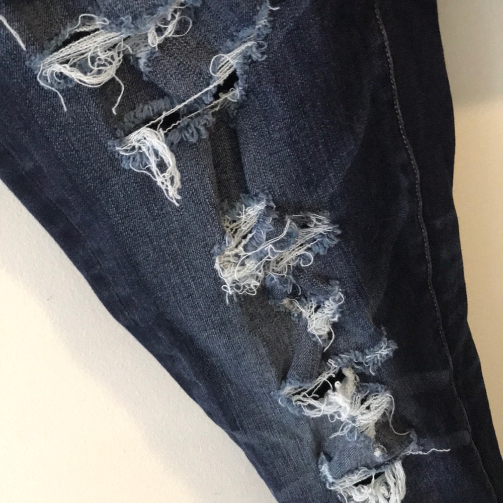 Distressed Jeans - Picture 2 of 4